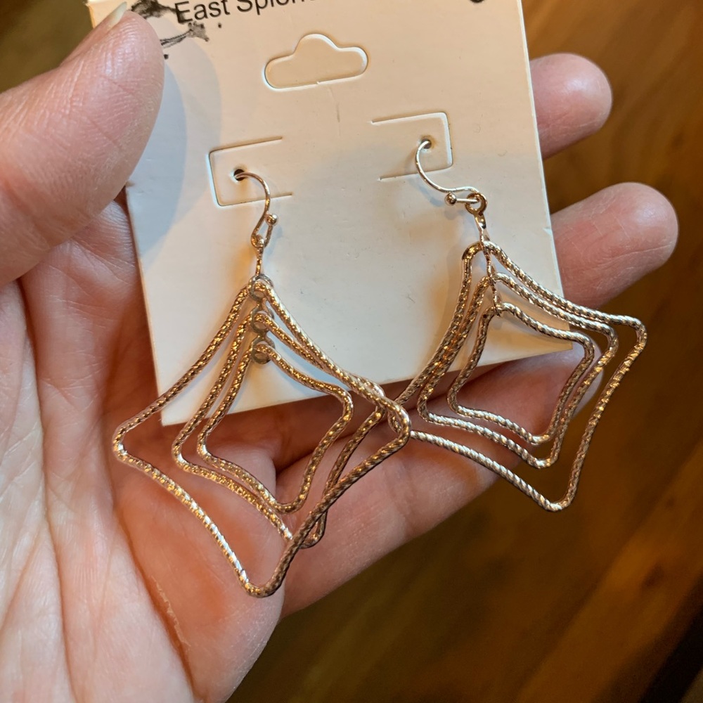 Dangling gold earrings